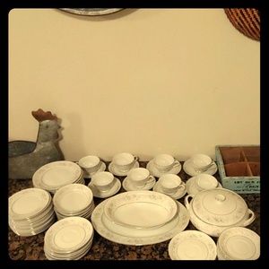 Camelot China..81 pieces